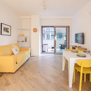 Happy Domus - Giallo Corte Trastevere , Rome Italy
