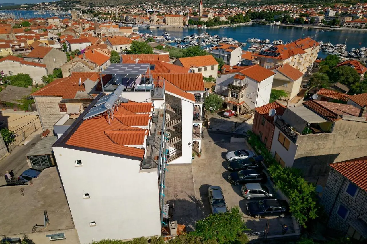 Apartments & Rooms Zaja Τρογκίρ