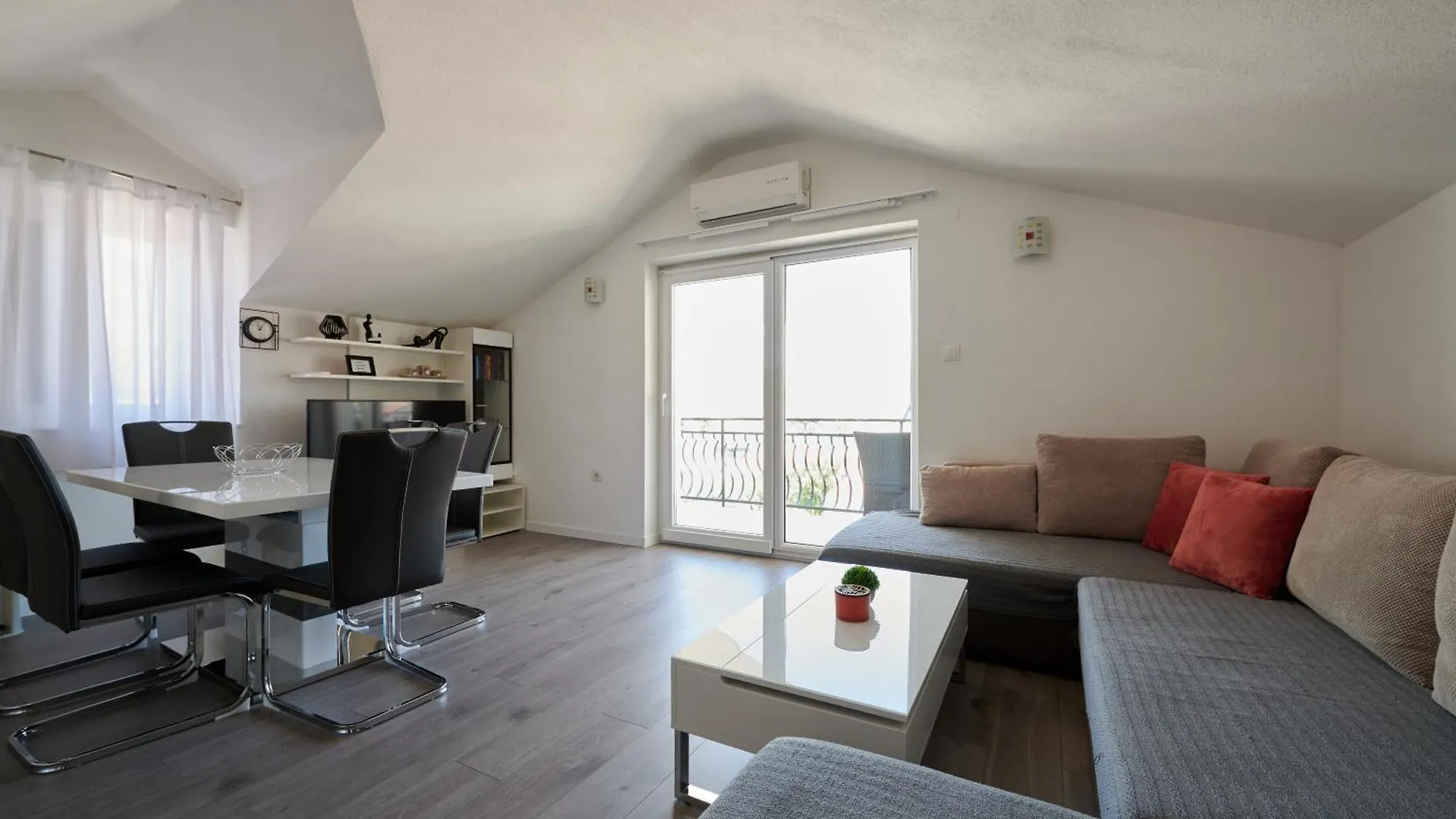 Apartments & Rooms Zaja Τρογκίρ