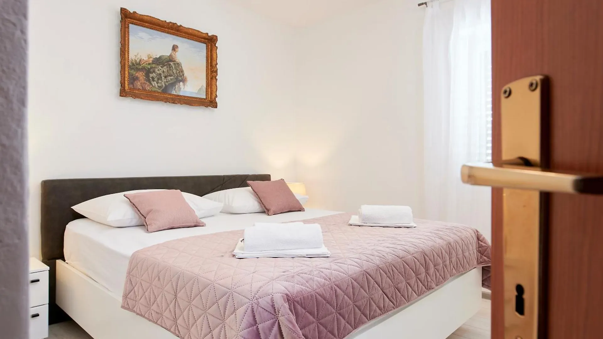 Apartments & Rooms Zaja Τρογκίρ