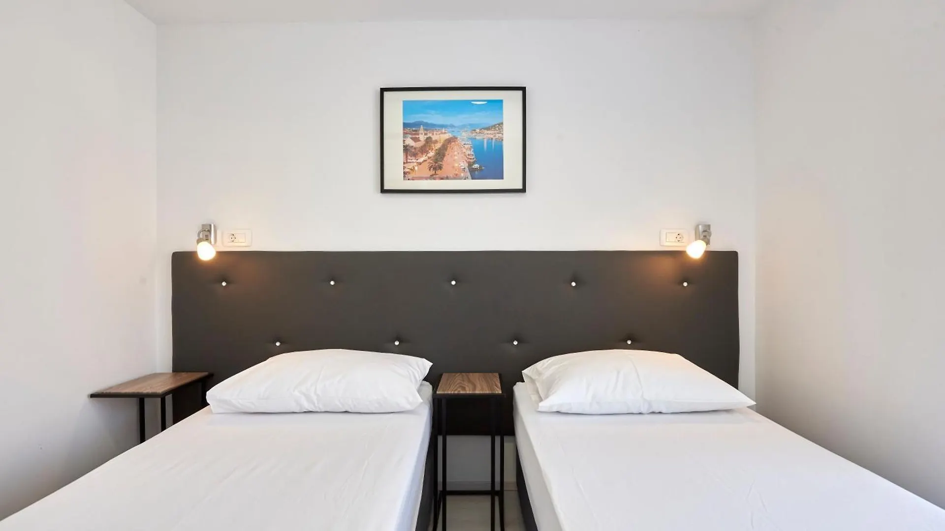 Apartments & Rooms Zaja Τρογκίρ