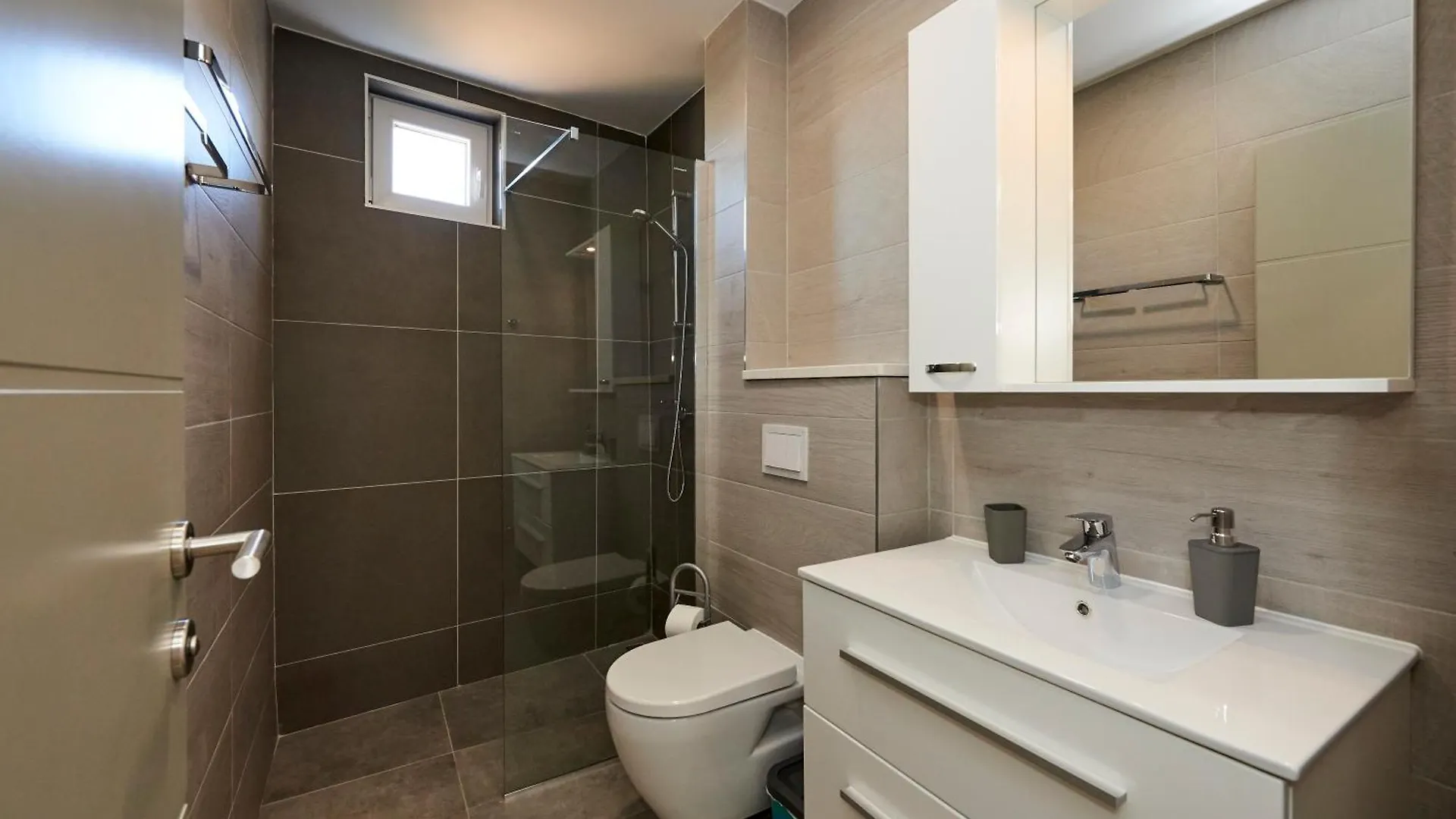 Apartments & Rooms Zaja Τρογκίρ