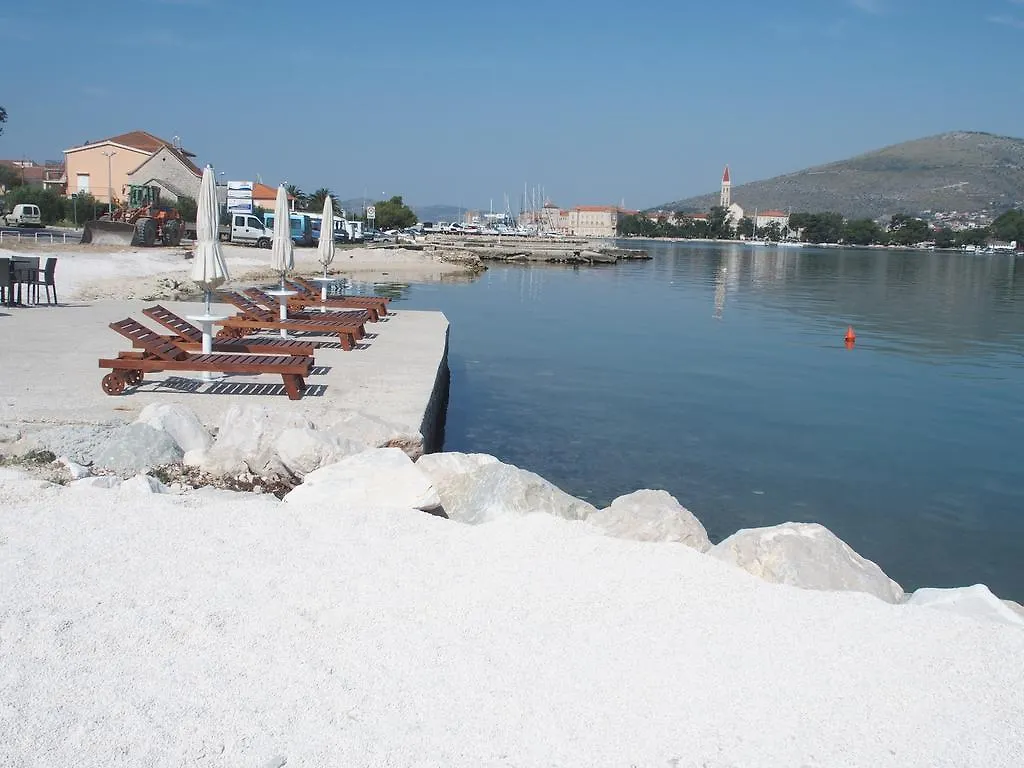 Apartments & Rooms Zaja Τρογκίρ