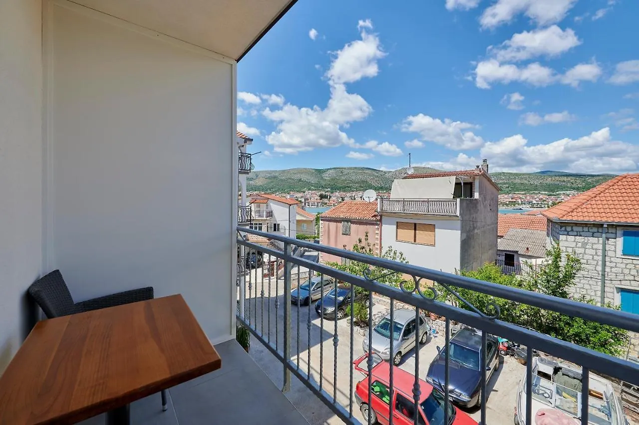 Apartments & Rooms Zaja Τρογκίρ